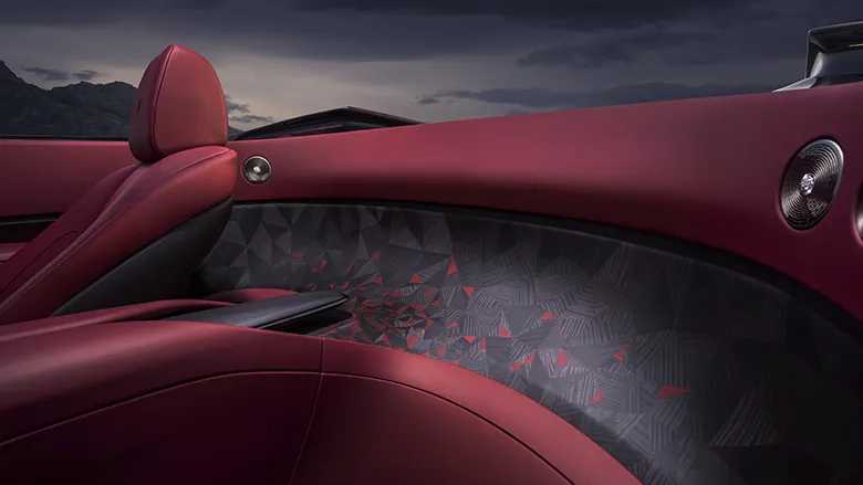 Rolls-Royce, 'La Rose Noire' Otomobilini Tanıttı Rolls-Royce, 'La Rose Noire' Otomobilini Tanıttı
