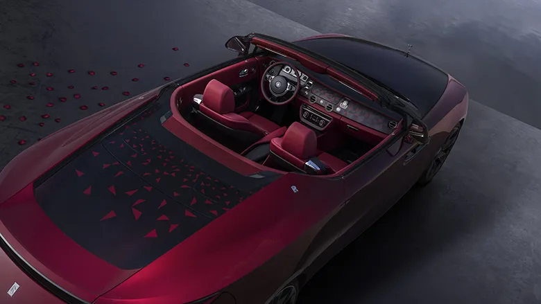 Rolls-Royce, 'La Rose Noire' Otomobilini Tanıttı Rolls-Royce, 'La Rose Noire' Otomobilini Tanıttı