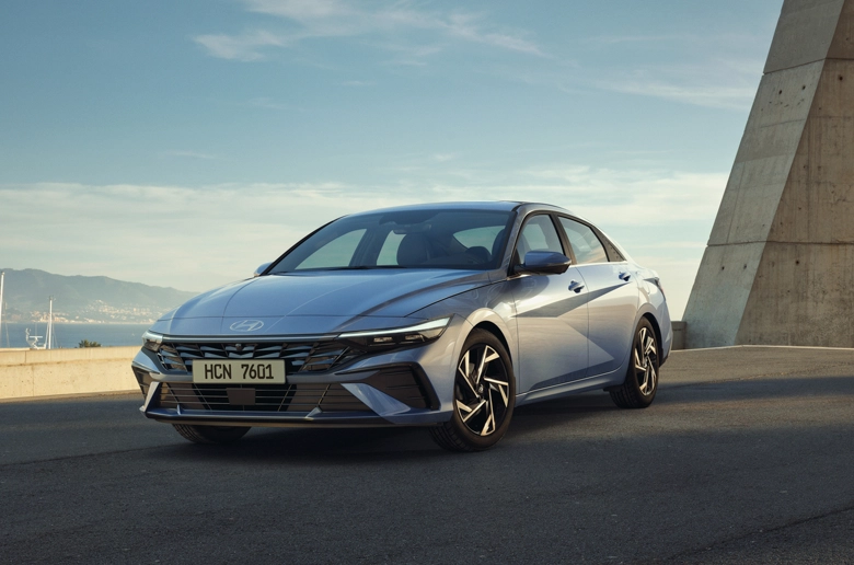 Hyundai Elantra Türkiye’de Satışa Sunuldu Hyundai Elantra Türkiye’de Satışa Sunuldu