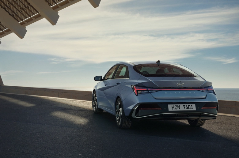Hyundai Elantra Türkiye’de Satışa Sunuldu Hyundai Elantra Türkiye’de Satışa Sunuldu