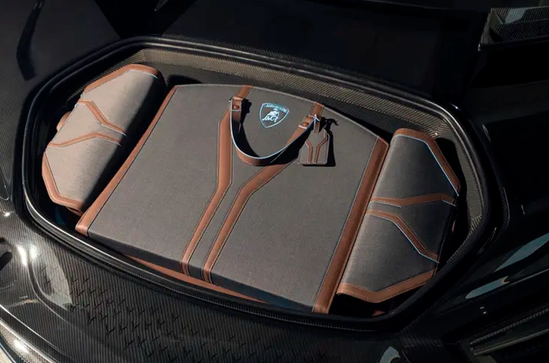 Lamborghini Tamamen Elektirikli Lanzador Modelini Tanıttı Lamborghini Tamamen Elektirikli Lanzador Modelini Tanıttı